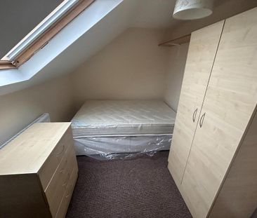 8 bedroom private hall to rent - Photo 2