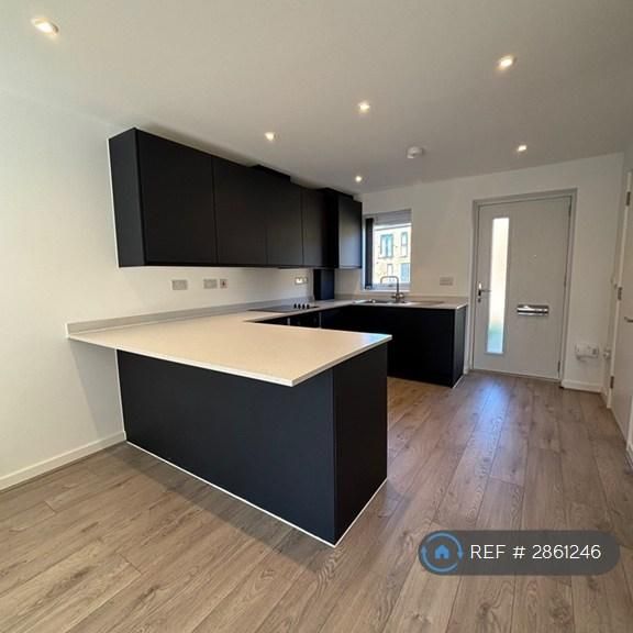 2 bedroom end of terrace house to rent - Photo 1