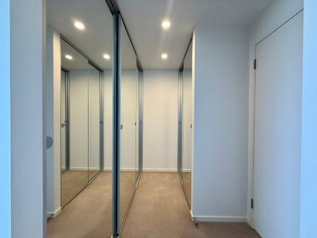Water Views Spacious and Modern 3-Bedroom Apartment in the Heart of Hurstville - Photo 3