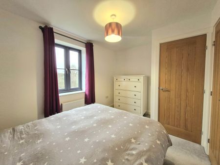 2 bedroom semi-detached to let - Photo 2