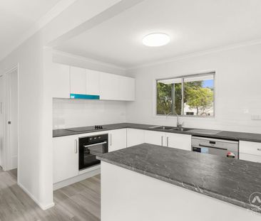 Lovely three Bedroom family home - Photo 3