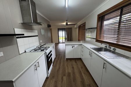 Comfortable Family Living in Mooroopna! - Photo 4