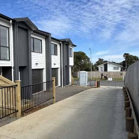 Lovely New 3 bedroom Home - Photo 1