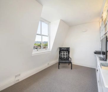 3 bedroom flat in London - Photo 6