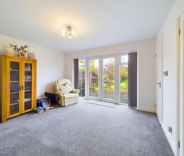 Lawn Close, Ruislip, HA4 - Photo 1