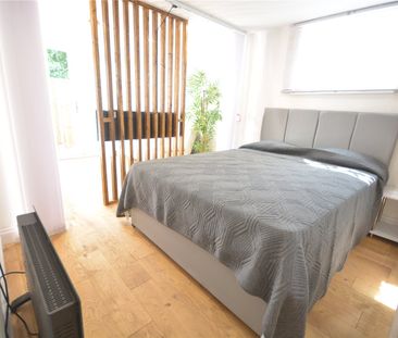 8 Woodcote Hall. 8 Woodcote Road, Epsom, Surrey, KT18 7QQ - Photo 4