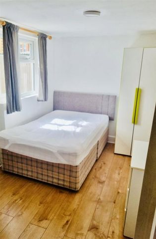 5 bedroom semi-detached house to rent - Photo 3