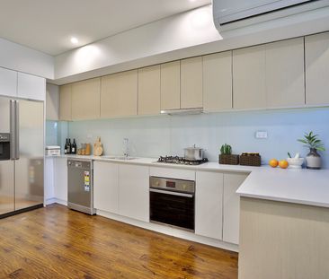 Elegant apartment in lifestyle position - Photo 4