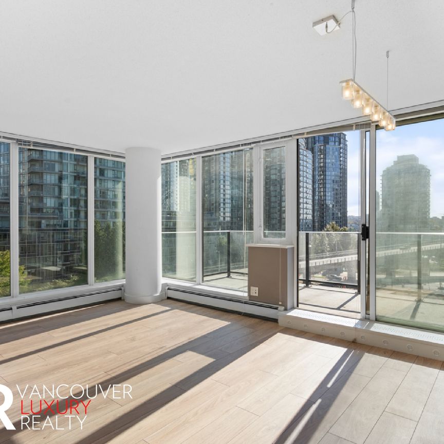 Condo in Downtown Vancouver, BC - Photo 1