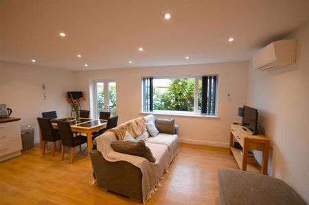 3 bedroom detached bungalow to rent - Photo 3