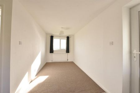 3 bedroom detached house to rent - Photo 2
