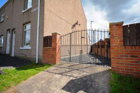 2 bedroom end of terrace house to rent - Photo 5