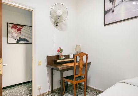 Carrer dAragó, Barcelona, Catalonia 08015 - Photo 3