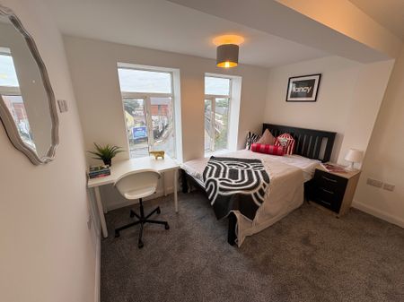 Flat Share Cannock Town Centre - Photo 4