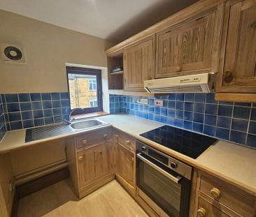 2 bedroom character property to rent - Photo 4