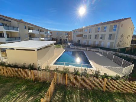 LE PUY SAINTE REPARADE APPARTEMENT T2 TERRASSE ET PARKING, - Photo 5