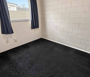 Tidy Ground Floor Unit in a Convenient Location - Photo 2
