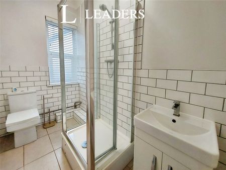 2 bedroom apartment to rent Winton Hall, Westcliff Avenue, Westcliff-on-Sea, SS0 - Photo 4