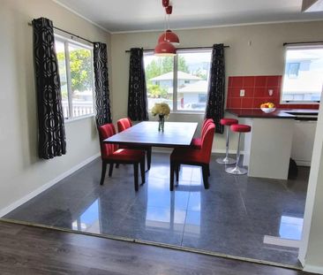 Spacious family home in a great location - Photo 4