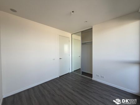 CONVENIENT LIVING IN THE HEART OF SUNSHINE - Photo 3