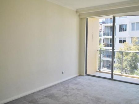 Apartment with 2 bedrooms, 1 bathroom & parking for 1 car - Photo 2