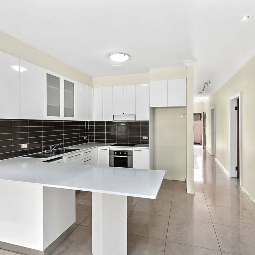 Private, Quite & Convenient Located Home - Photo 1