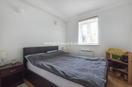 Graham Avenue, Mitcham, London, CR4 - Photo 3