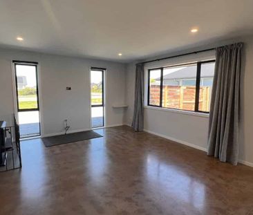 Stunning Bright Home! - Photo 2