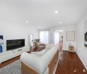 Renovated Style, Spacious Living & Outdoor Entertaining - Photo 4