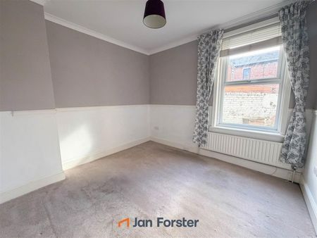 2 Bedroom Flat - Ground Floor - Photo 4