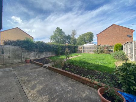 Rossington Close, Lincoln, Metheringham - Photo 2