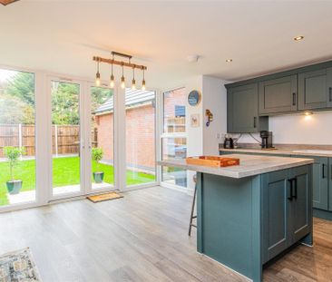 3 bed House - Detached To Let - Photo 6