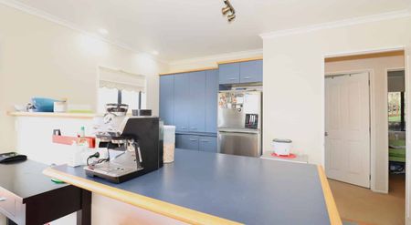 Macleans College Zone! 2-Bedroom Unit with Study & Water Included - Photo 3