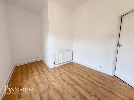 Burnley Road East - Photo 4