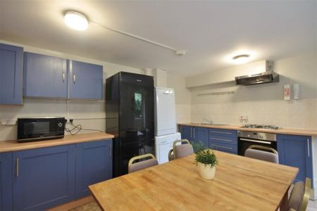 6 bedroom terraced house to rent - Photo 4