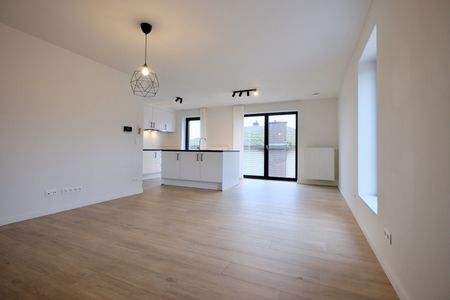 Te Huur: Prachtig Gerenoveerd Appartement - Photo 2