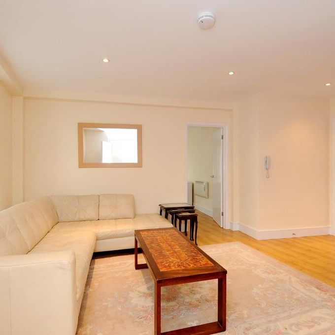 3 bedroom flat to rent - Photo 1