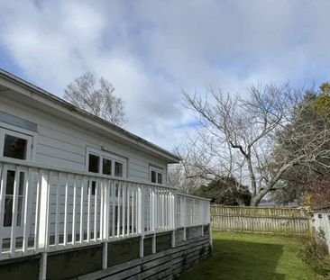 3 bedroom home on large section with loads of room to play and park - Photo 2