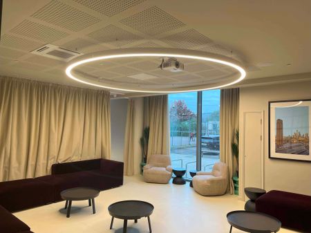 Large Highest Double Ensuite: Three Bed Flat - Photo 3