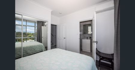 FURNISHED THREE BEDROOM APARTMENT WITH EXCLUSIVE USE ROOFTOP - Photo 4