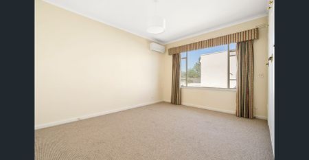 Spacious and Light Art Deco Apartment - Photo 4