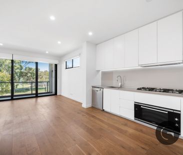 Park-Facing Townhome For Rent - Photo 6