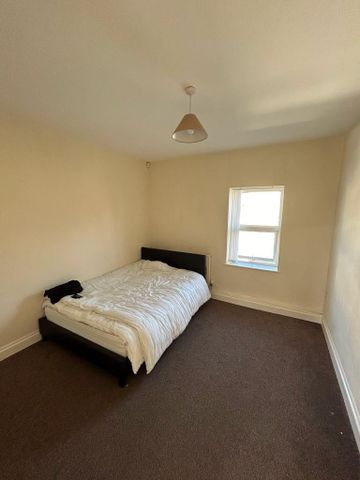 3 bedroom flat to rent - Photo 5