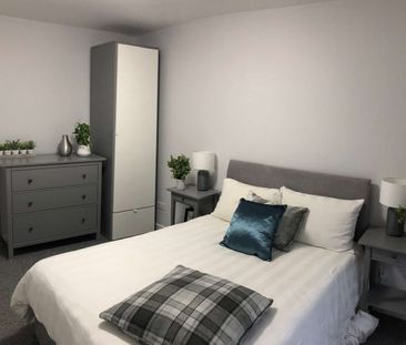 Farnham Close Room 3 - Photo 4