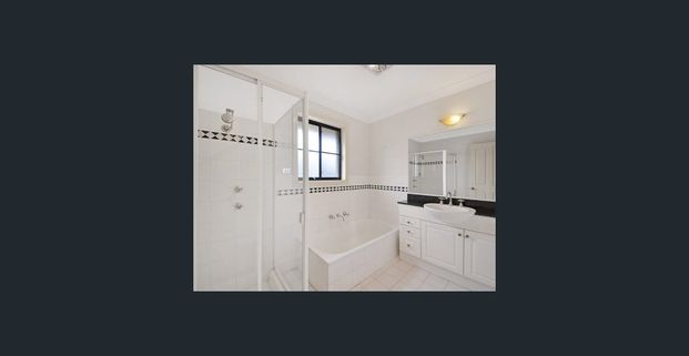 Massive Villa with A Huge Courtyard - Photo 1