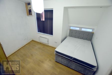 Holland Road, - Photo 2