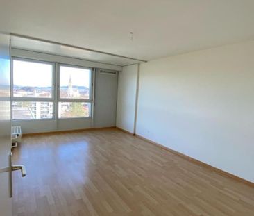 "Grossräumige, helle Wohnung mit Balkon und herrlicher Aussicht" - Photo 1