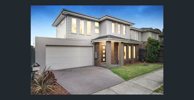 Stylish Contemporary Townhouse in Prime Location - Photo 1