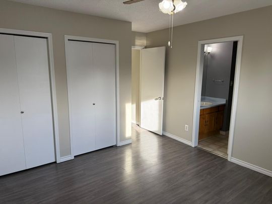 Beautiful 5 Bedroom Home in Eastview! - Photo 1