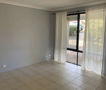 Spacious Family Living Close to Town & Parklands - Photo 6